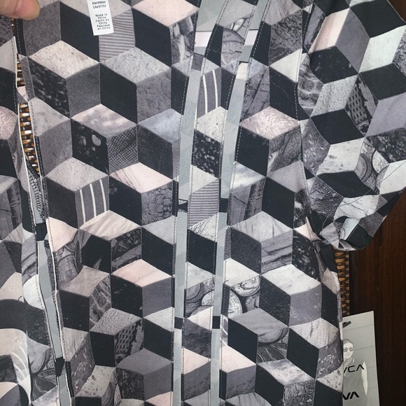 RVCA brand new top - Picture 3 of 4